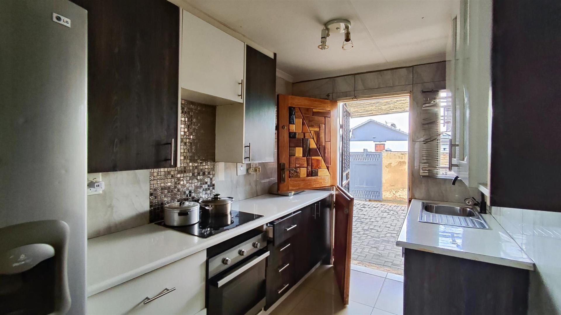 Kitchen - 6 square meters of property in Crystal Park