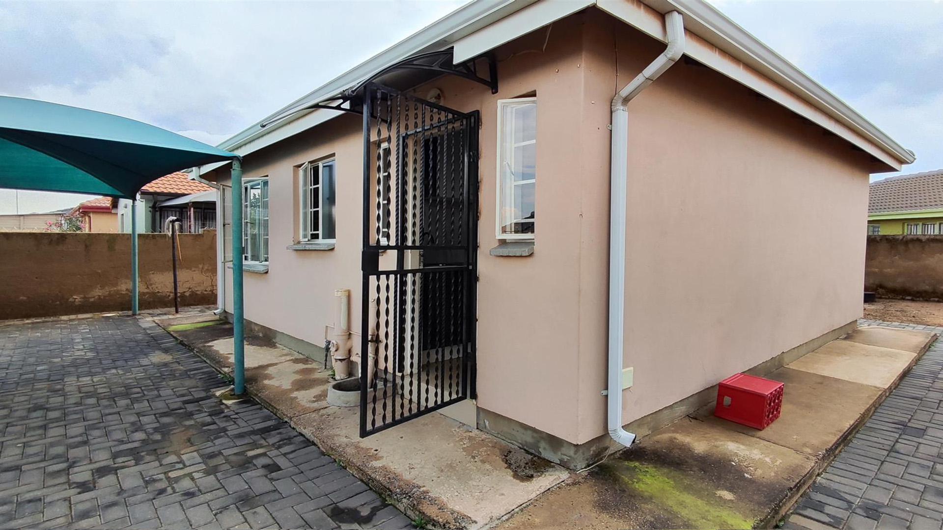 Front View of property in Crystal Park