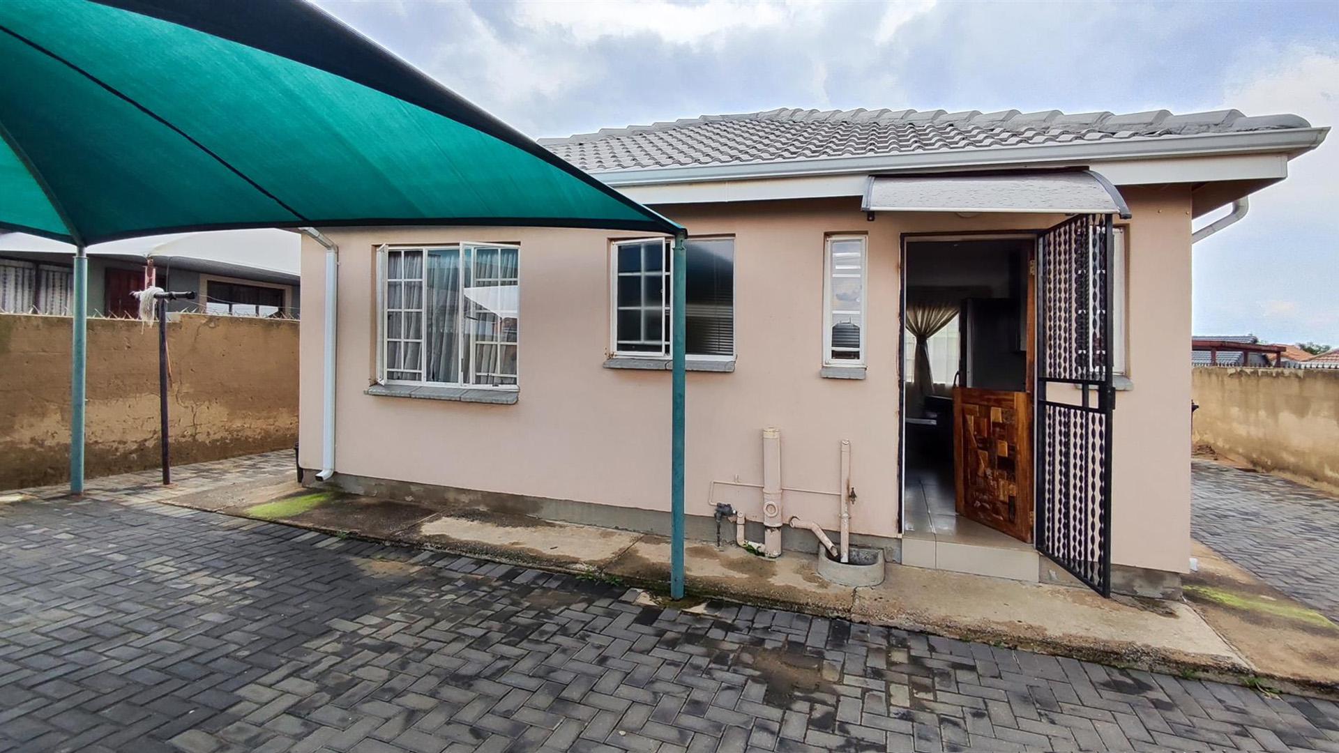 Front View of property in Crystal Park