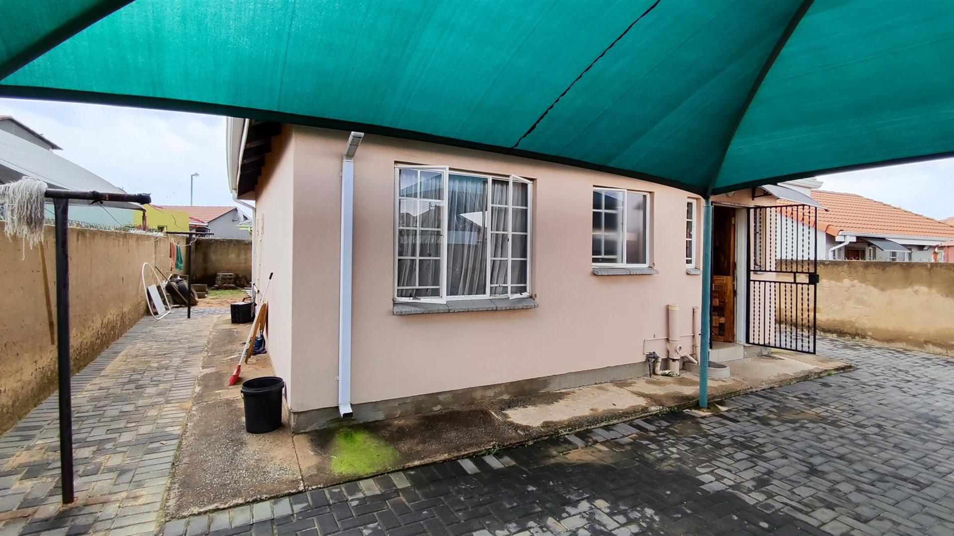 Front View of property in Crystal Park