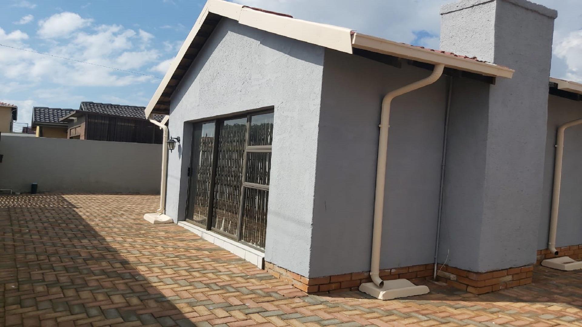 Front View of property in Dobsonville