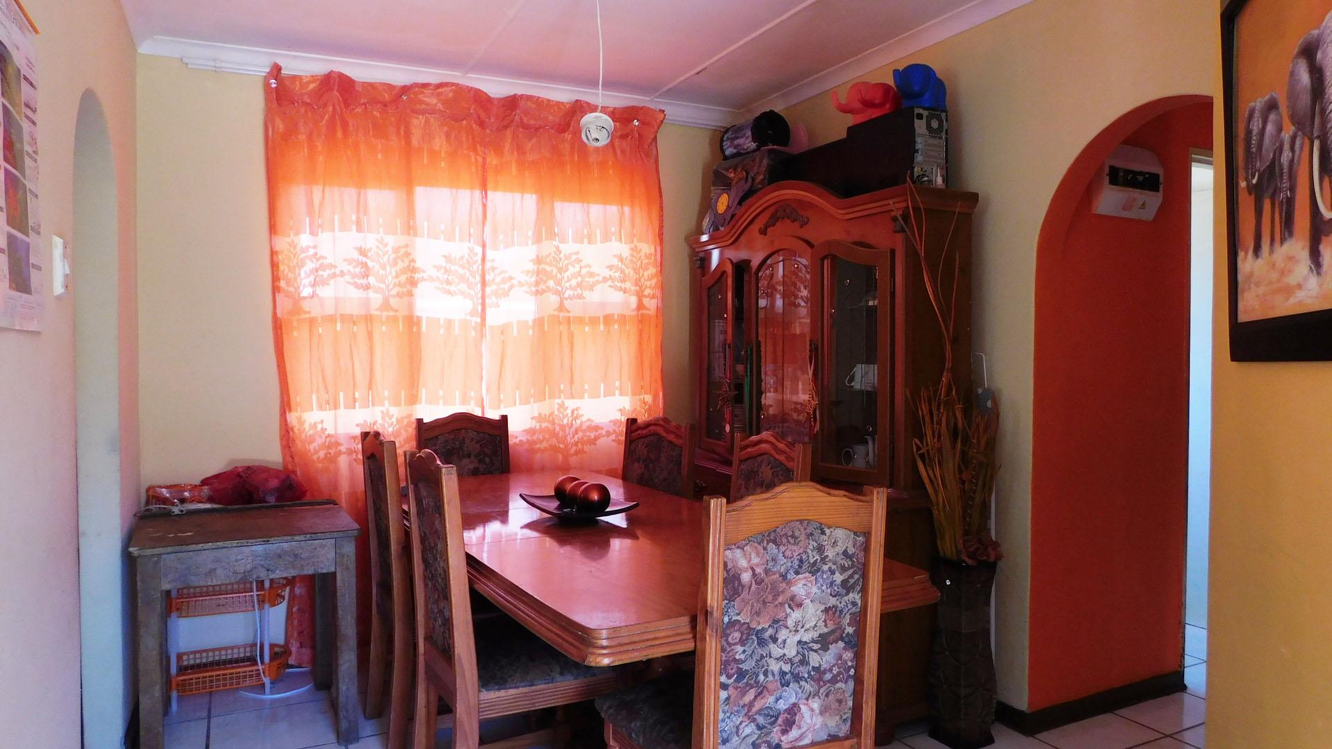 Dining Room - 8 square meters of property in Panorama Gardens