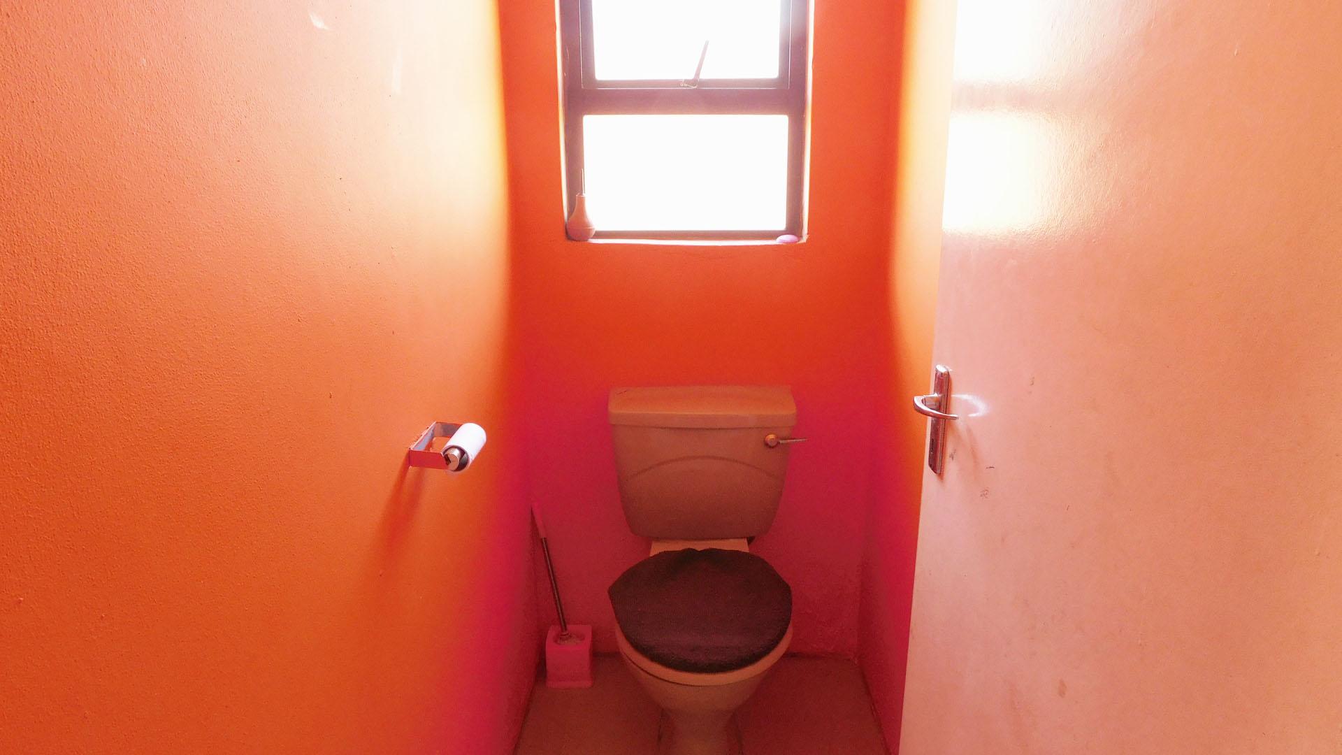 Bathroom 1 - 6 square meters of property in Panorama Gardens