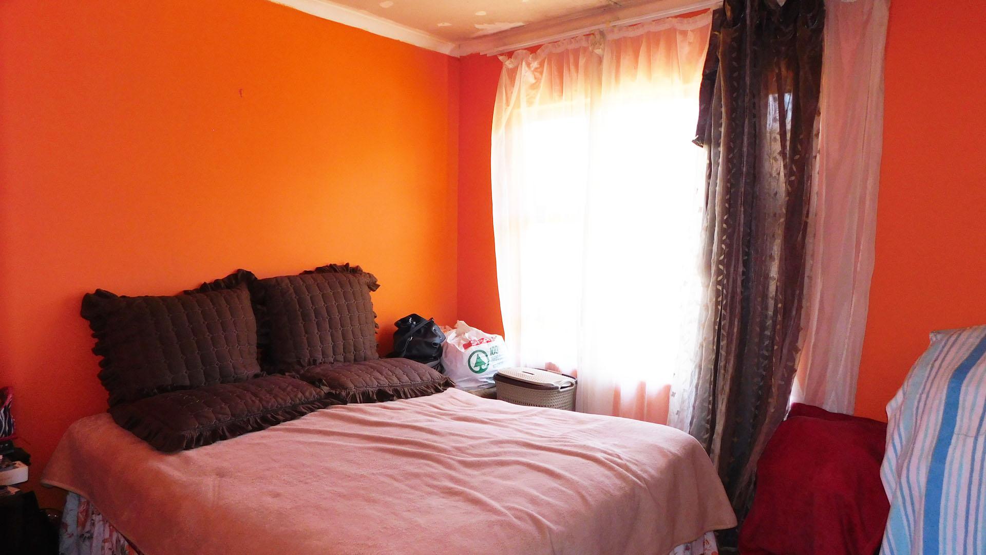 Main Bedroom - 12 square meters of property in Panorama Gardens