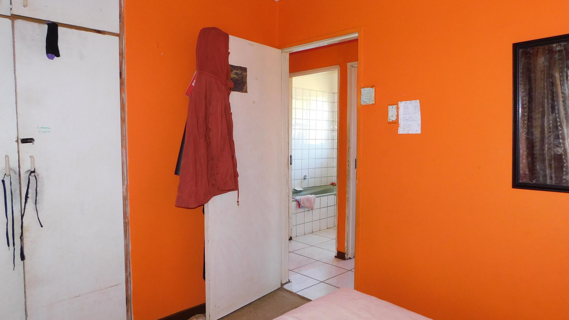 Main Bedroom - 12 square meters of property in Panorama Gardens