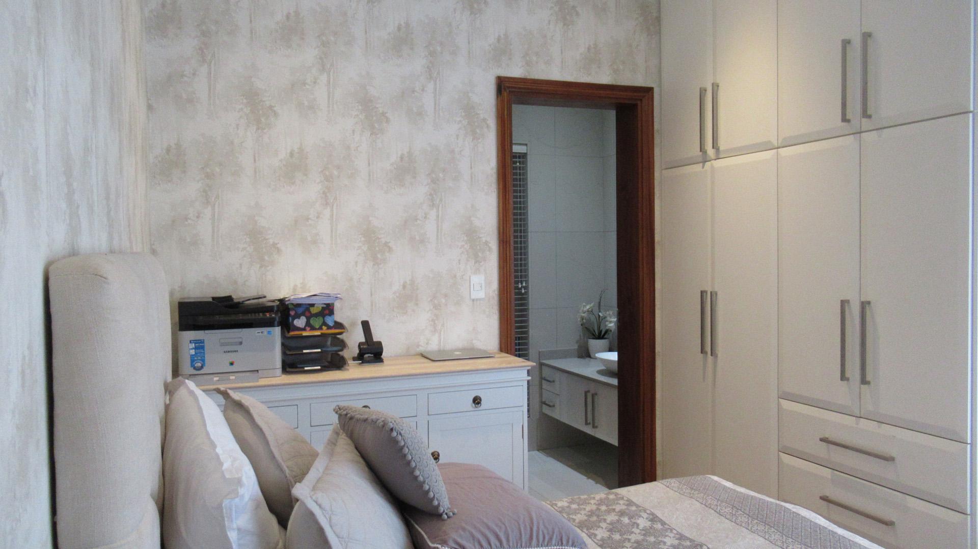 Bed Room 2 - 16 square meters of property in Montrose