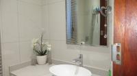 Bathroom 2 - 6 square meters of property in Montrose