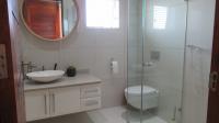 Bathroom 3+ - 11 square meters of property in Montrose