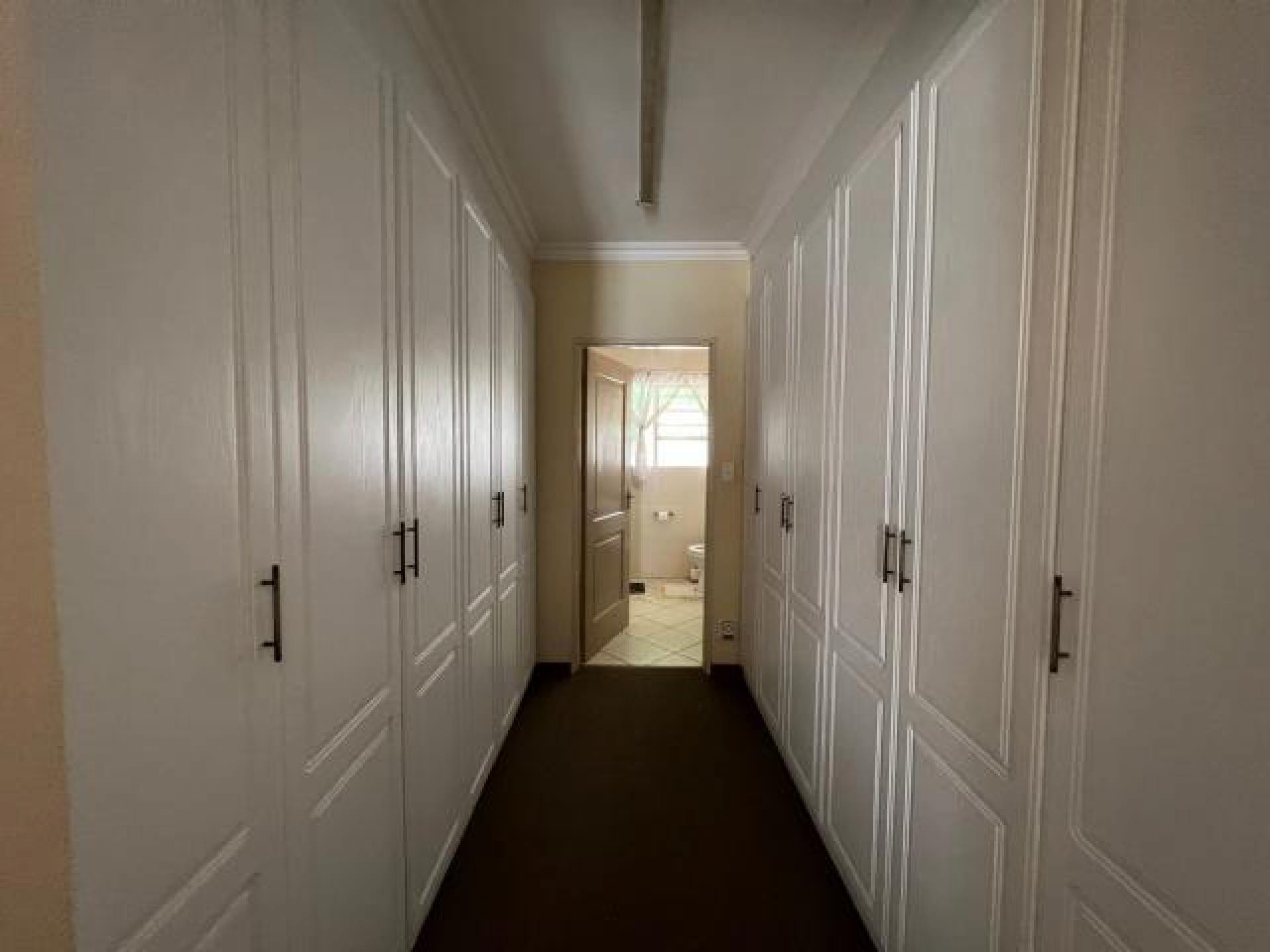 Main Bedroom - 33 square meters of property in Rynfield