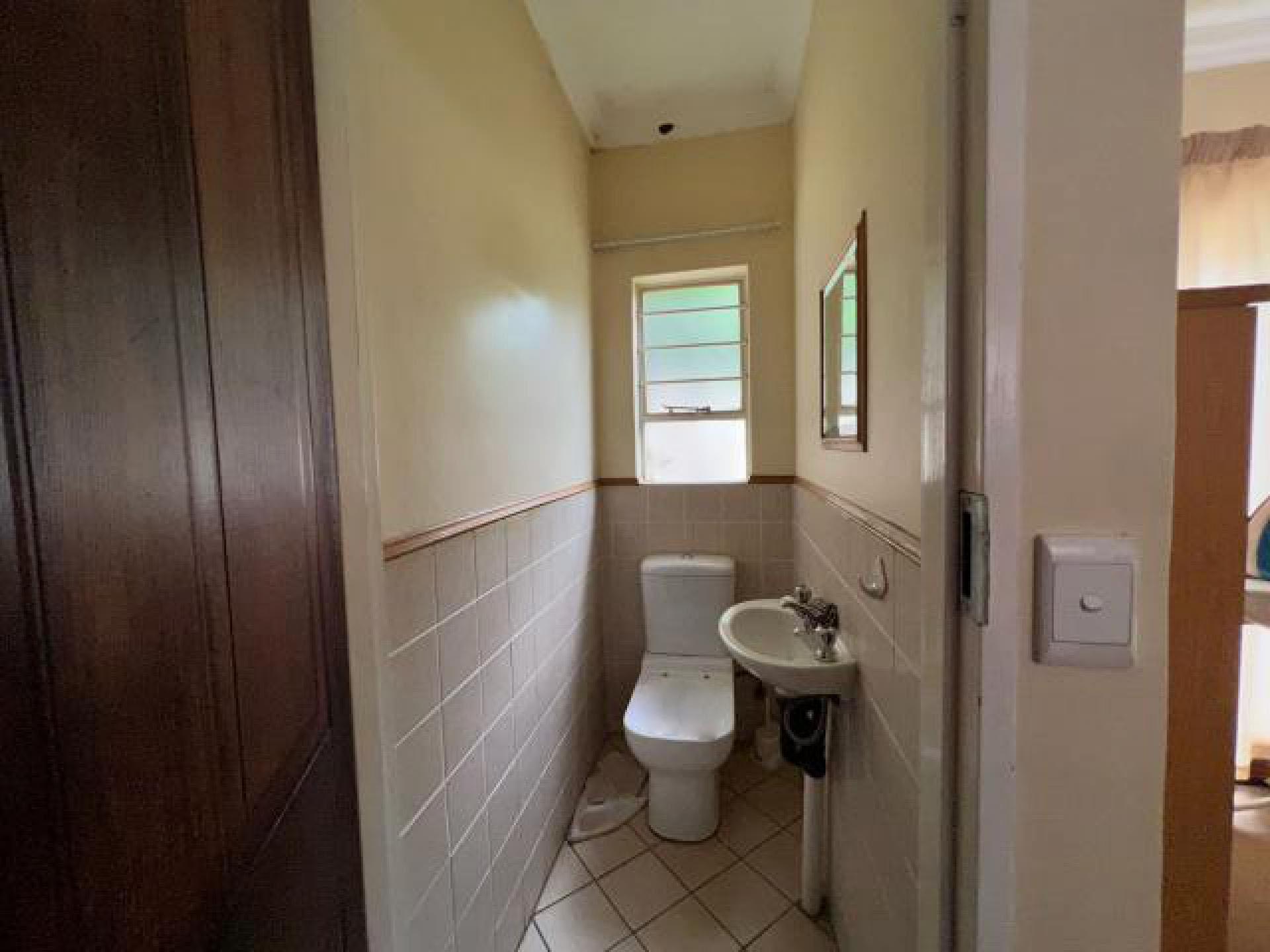 Guest Toilet - 2 square meters of property in Rynfield