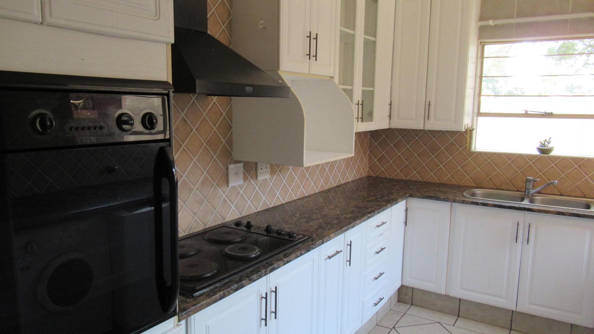 Kitchen - 17 square meters of property in Rynfield