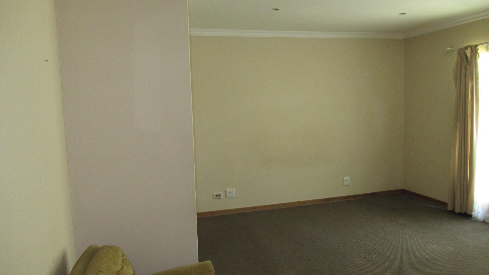 Main Bedroom - 33 square meters of property in Rynfield