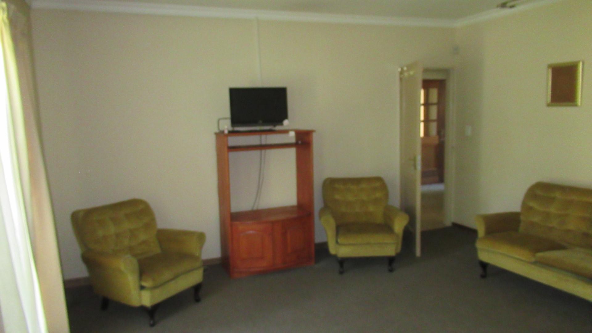 Main Bedroom - 33 square meters of property in Rynfield