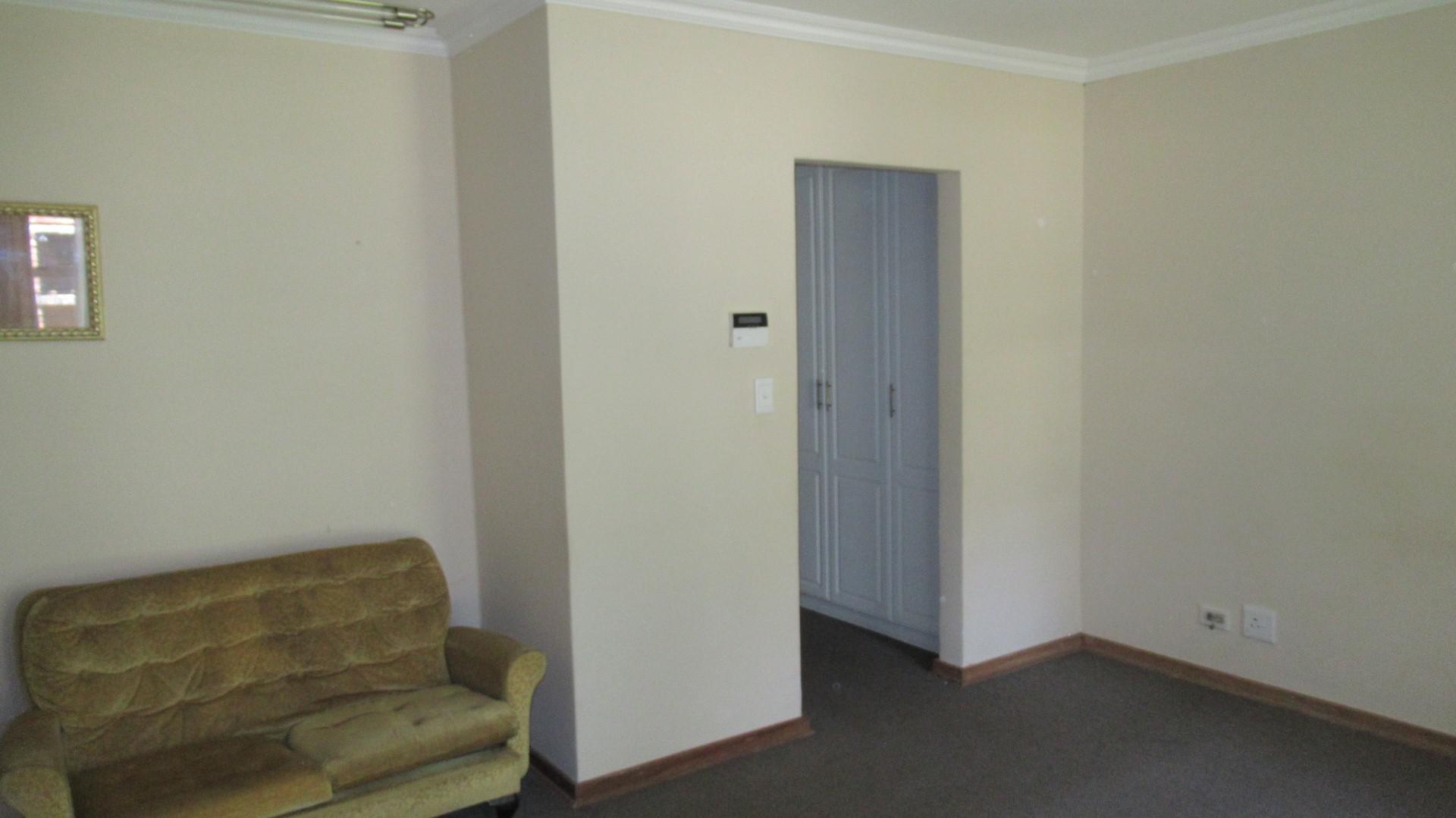 Main Bedroom - 33 square meters of property in Rynfield