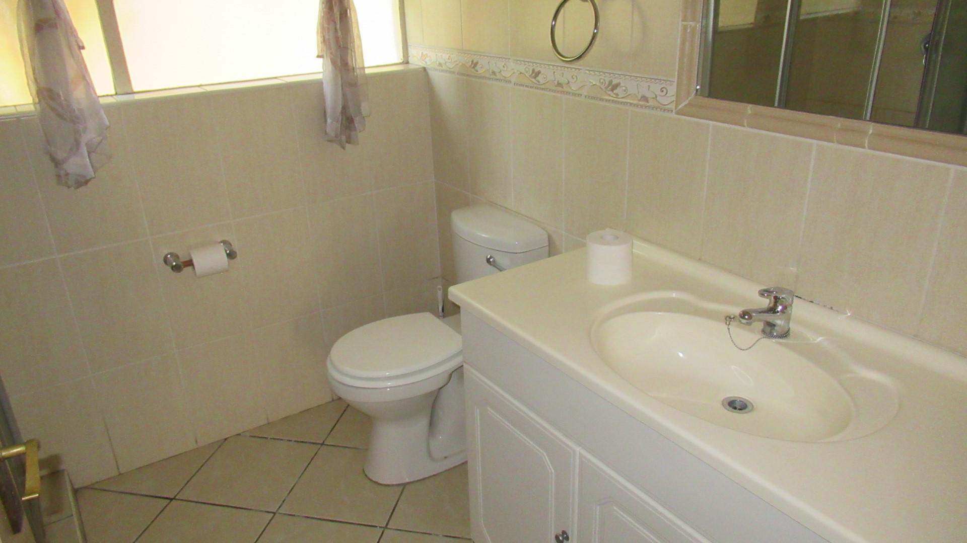 Main Bathroom - 6 square meters of property in Rynfield