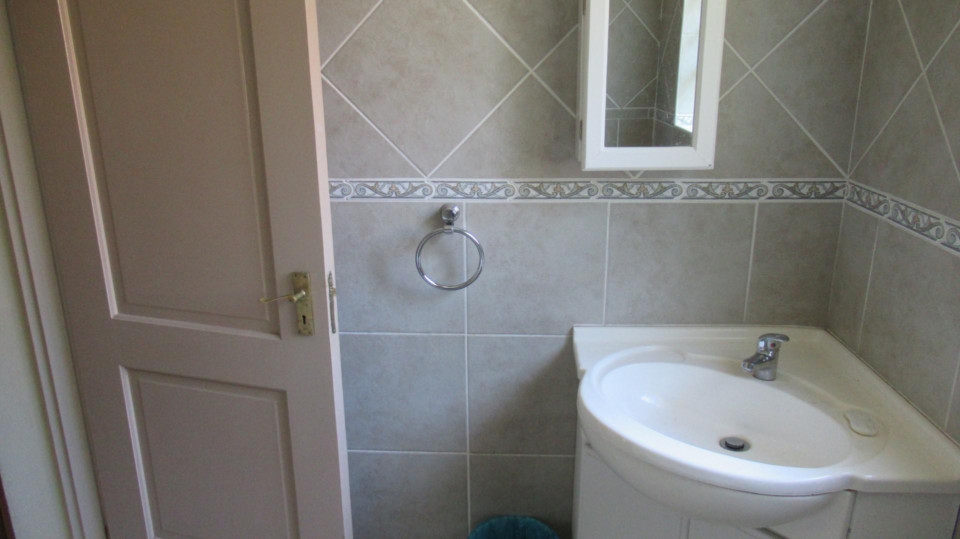 Bathroom 1 - 6 square meters of property in Rynfield