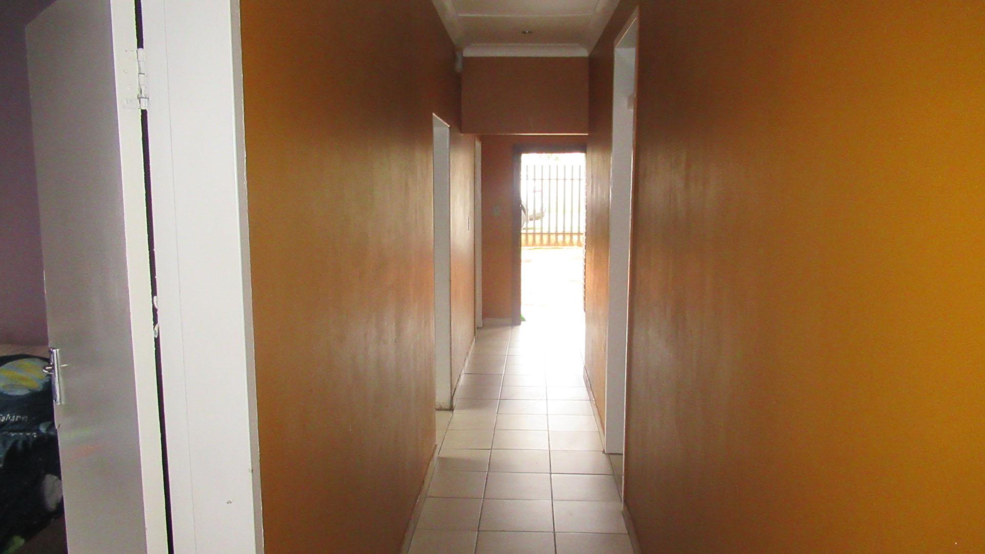 Spaces - 11 square meters of property in Roodepoort North
