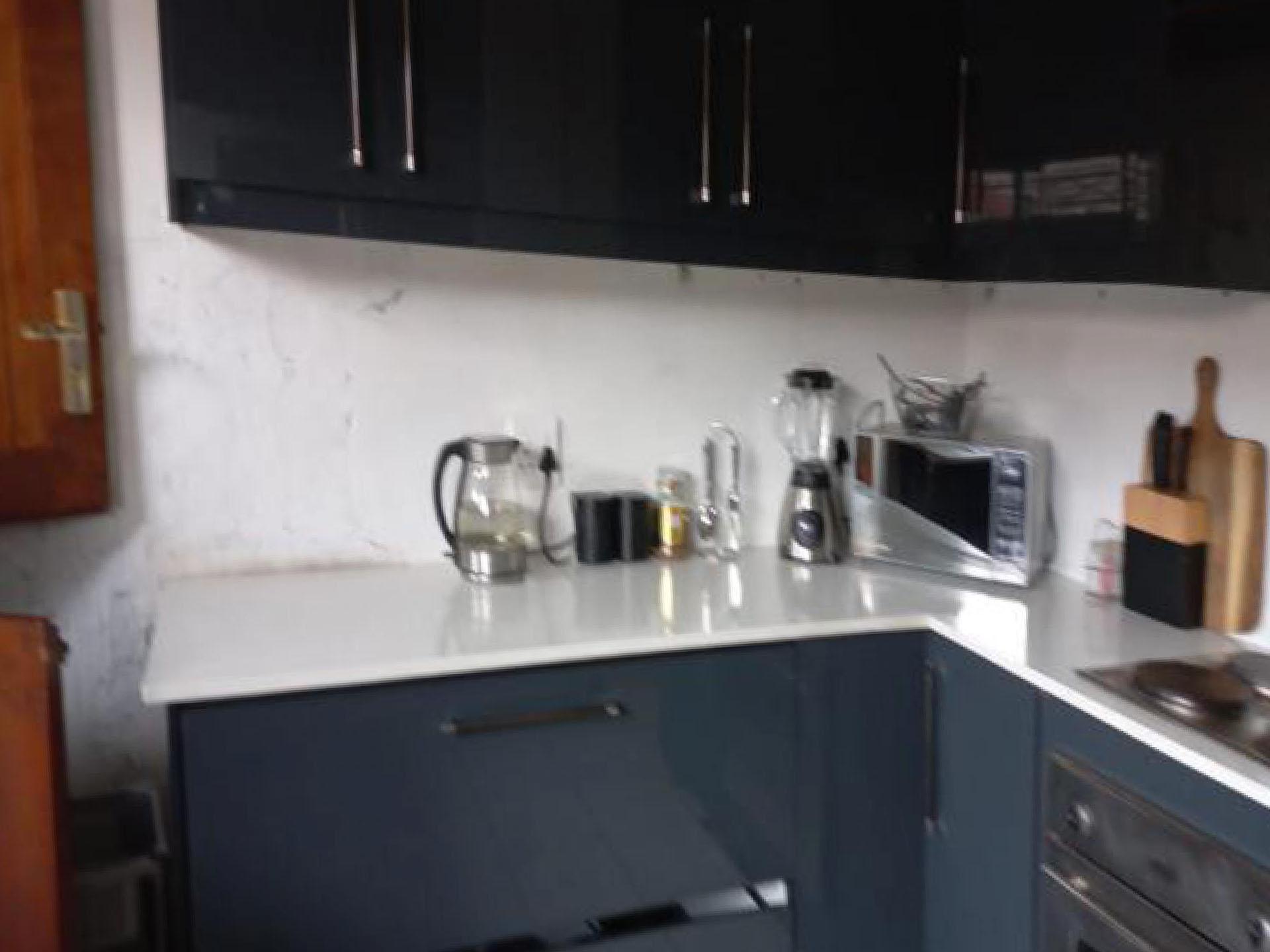 Kitchen - 15 square meters of property in Roodepoort North