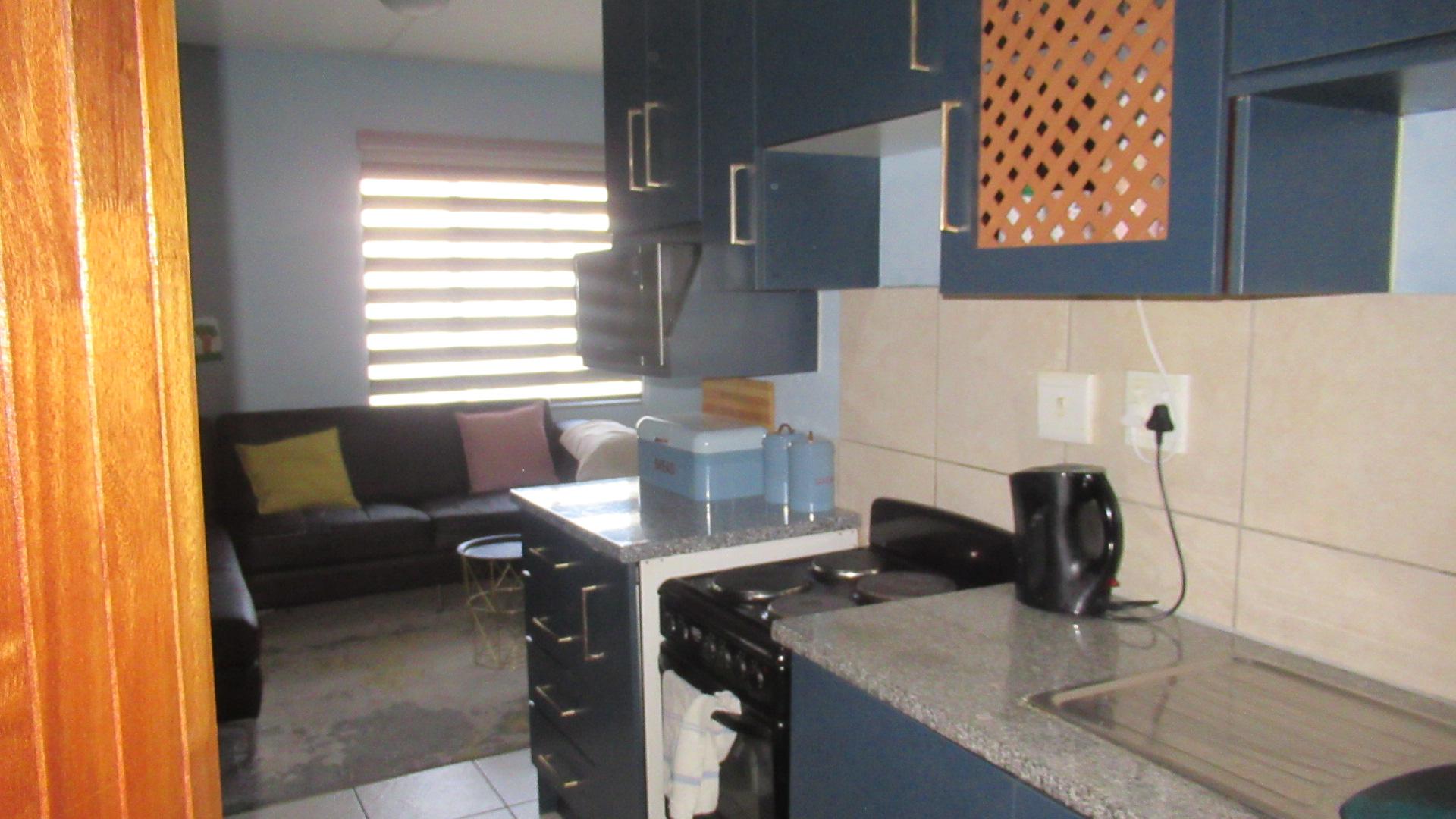 Kitchen - 6 square meters of property in Fleurhof