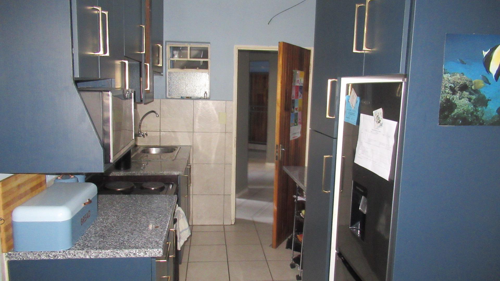Kitchen - 6 square meters of property in Fleurhof