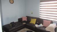 Lounges - 11 square meters of property in Fleurhof