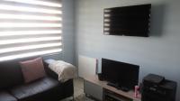 Lounges - 11 square meters of property in Fleurhof