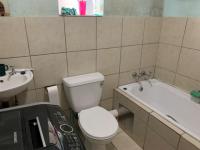 Bathroom 1 - 5 square meters of property in Fleurhof