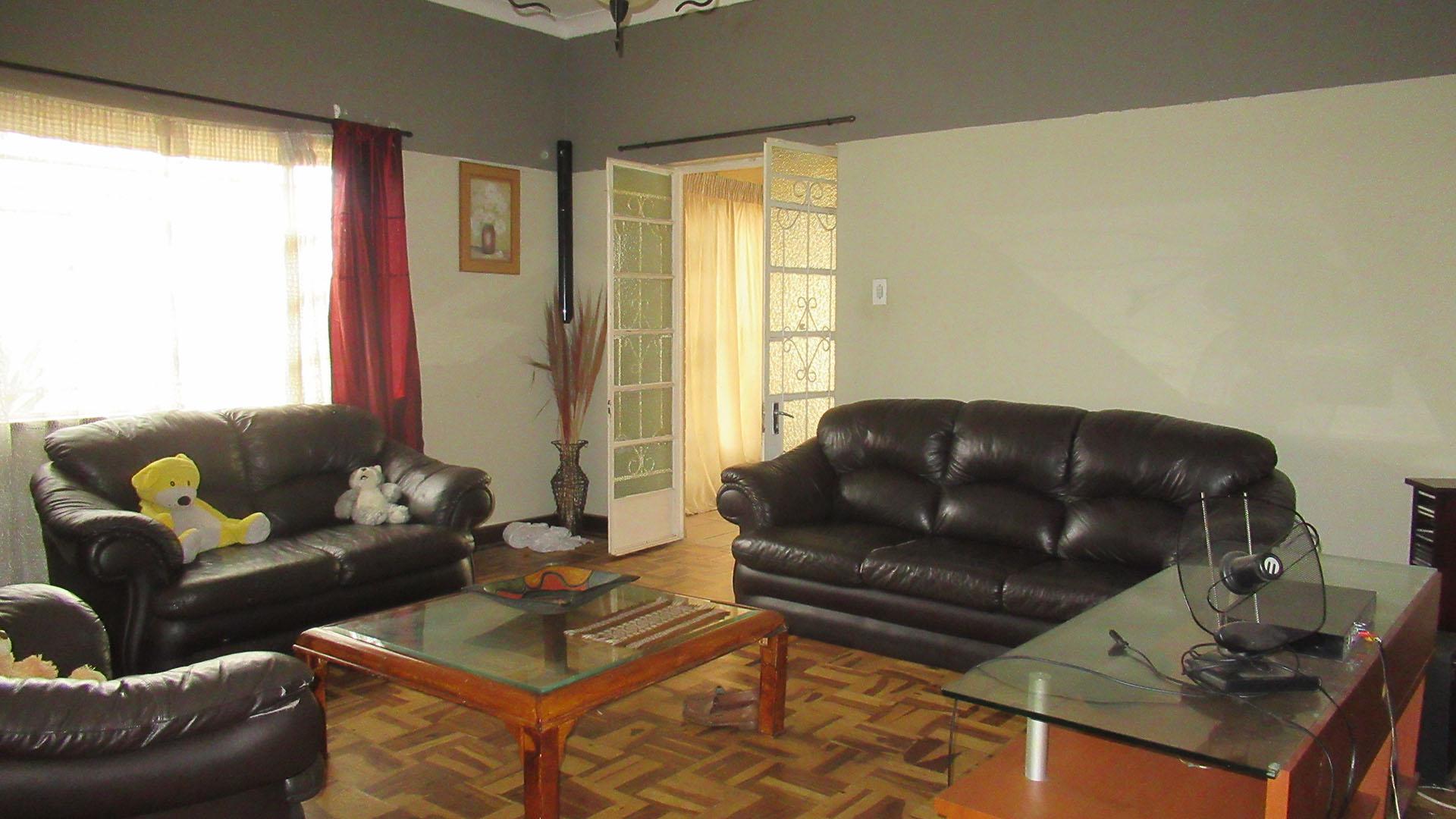 Lounges - 24 square meters of property in Discovery