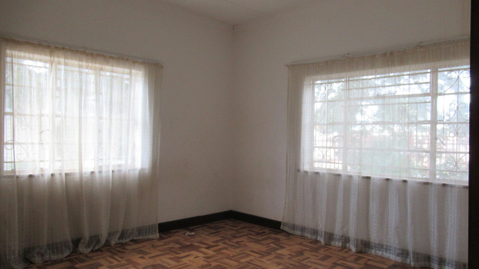 Bed Room 1 - 20 square meters of property in Discovery
