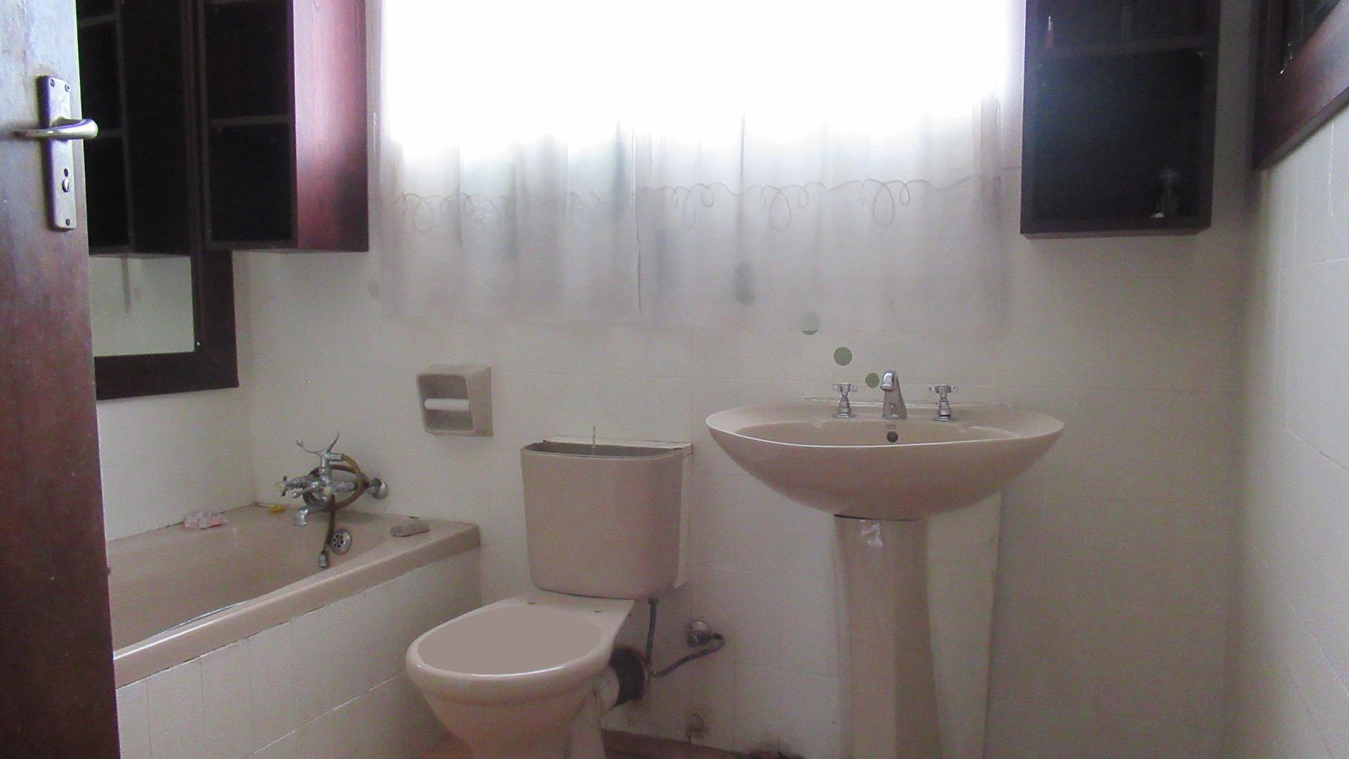 Bathroom 1 - 5 square meters of property in Discovery