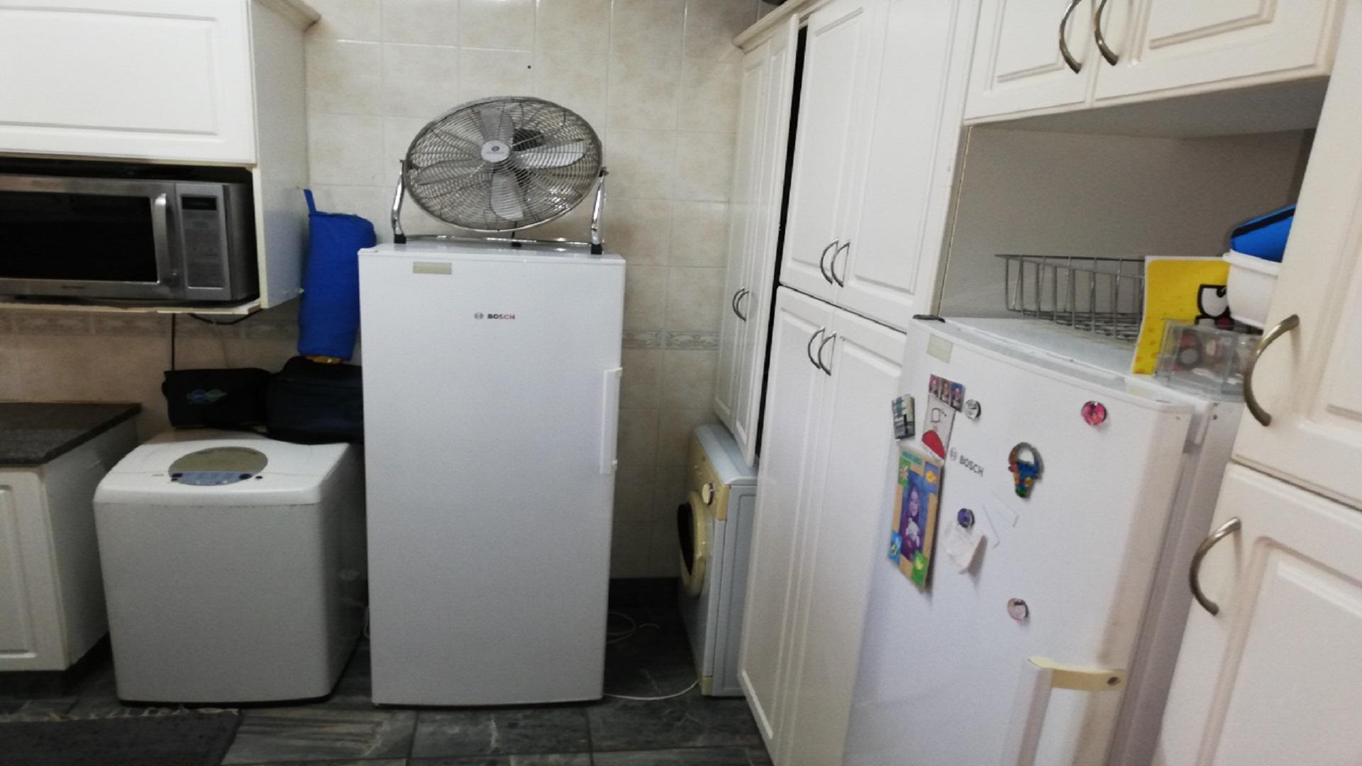 Kitchen of property in Morningside