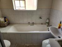 Bathroom 1 - 7 square meters of property in Strubensvallei