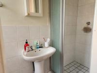 Main Bathroom - 3 square meters of property in Strubensvallei