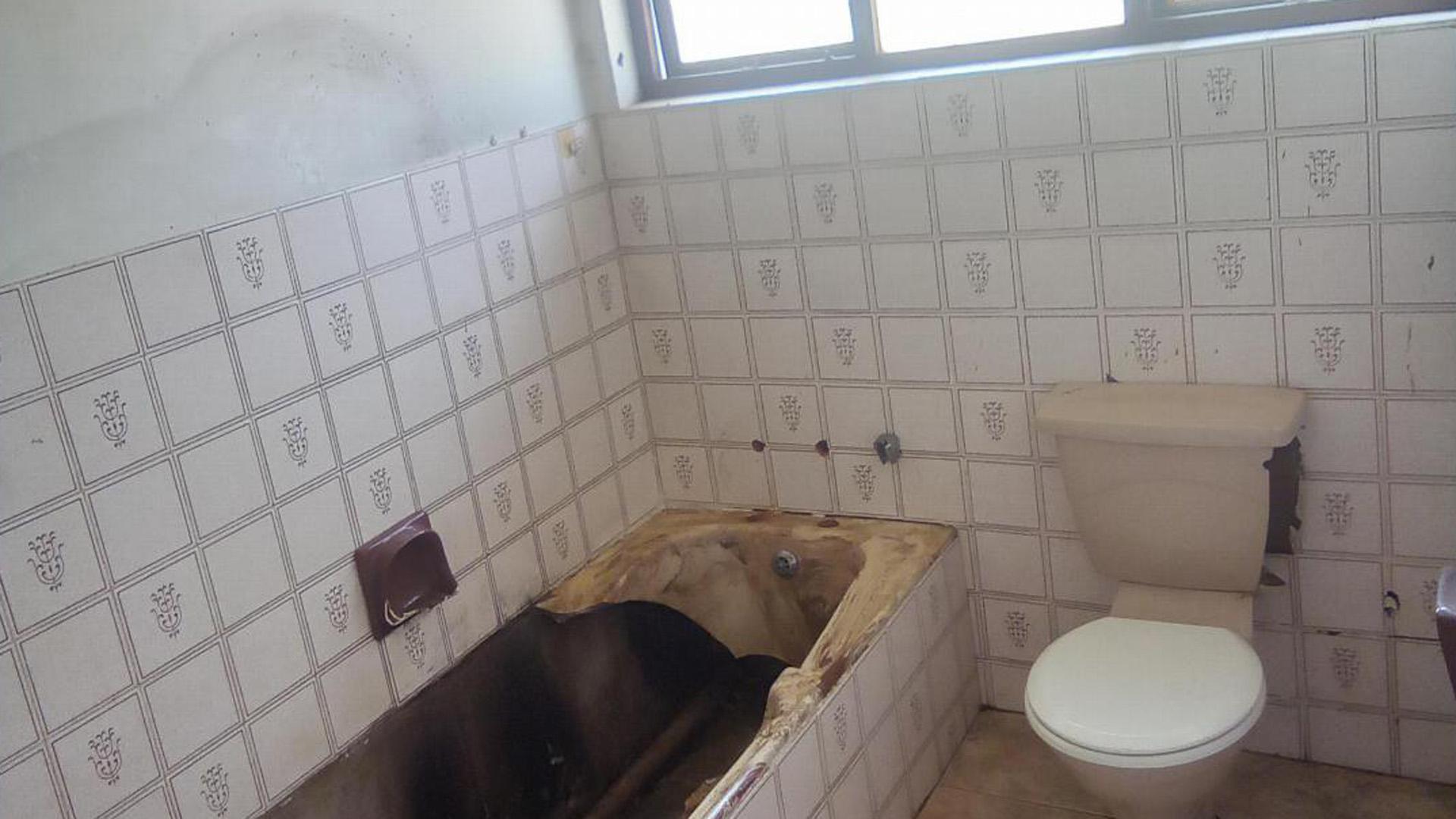 Bathroom 1 of property in Highridge