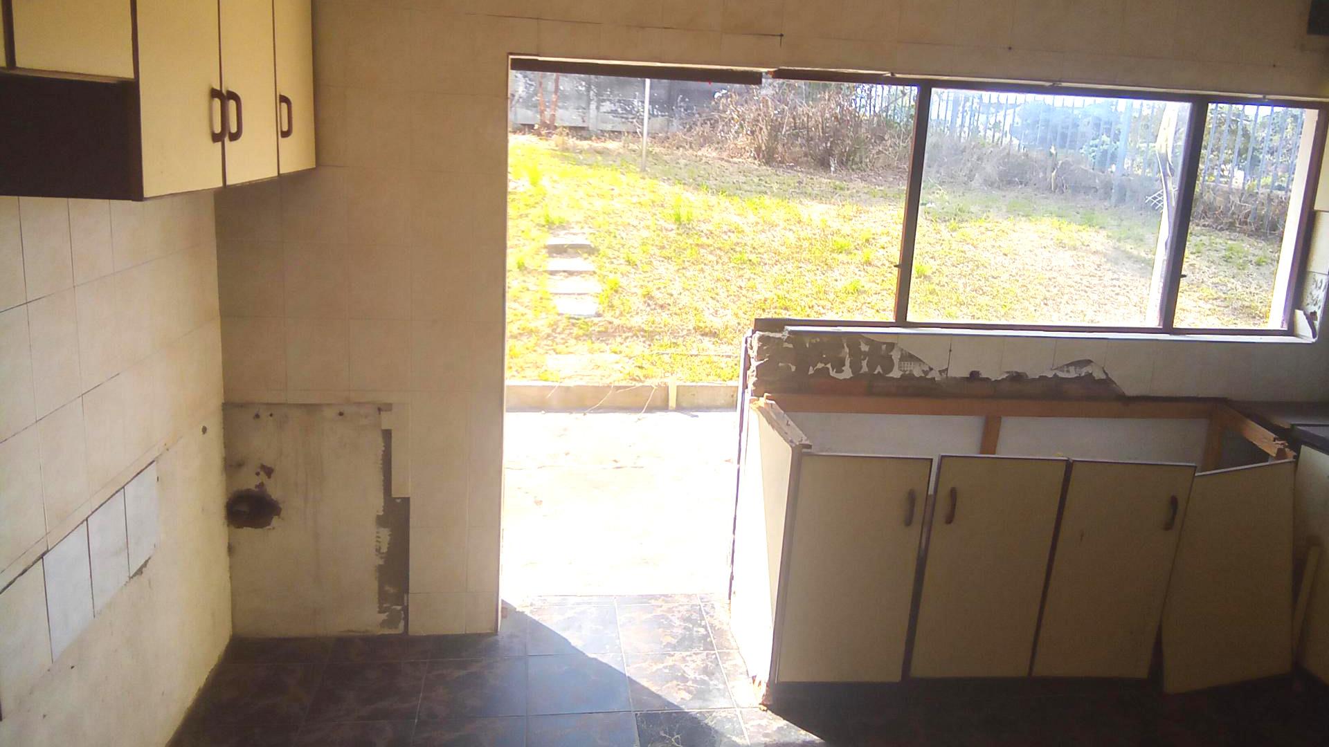 Kitchen of property in Highridge