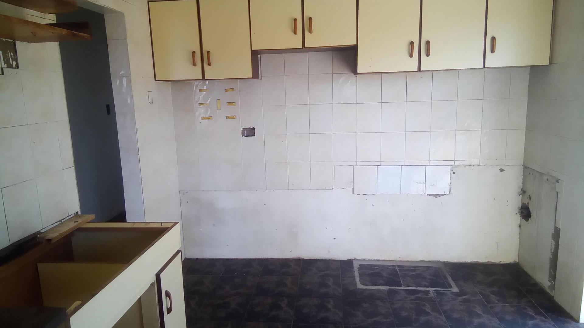 Kitchen of property in Highridge