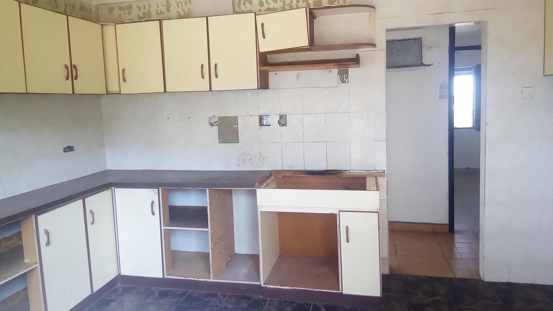 Kitchen of property in Highridge