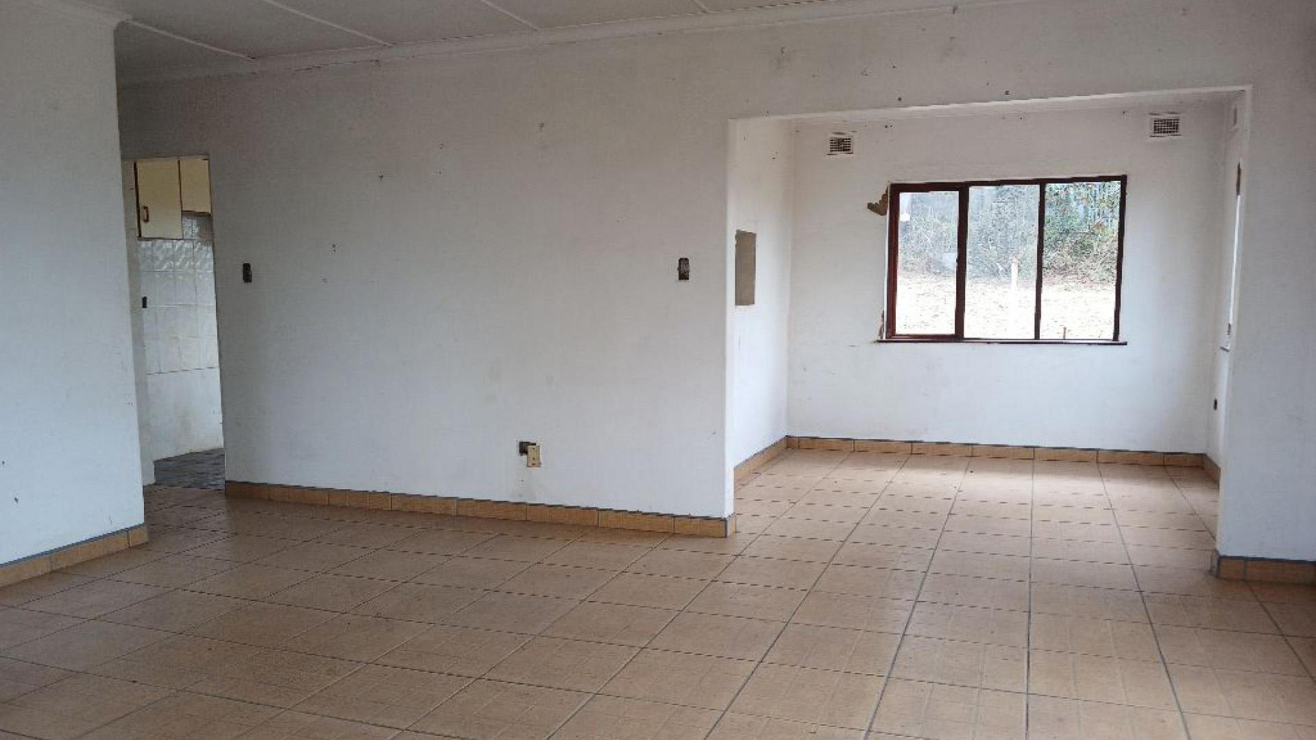 Lounges of property in Highridge