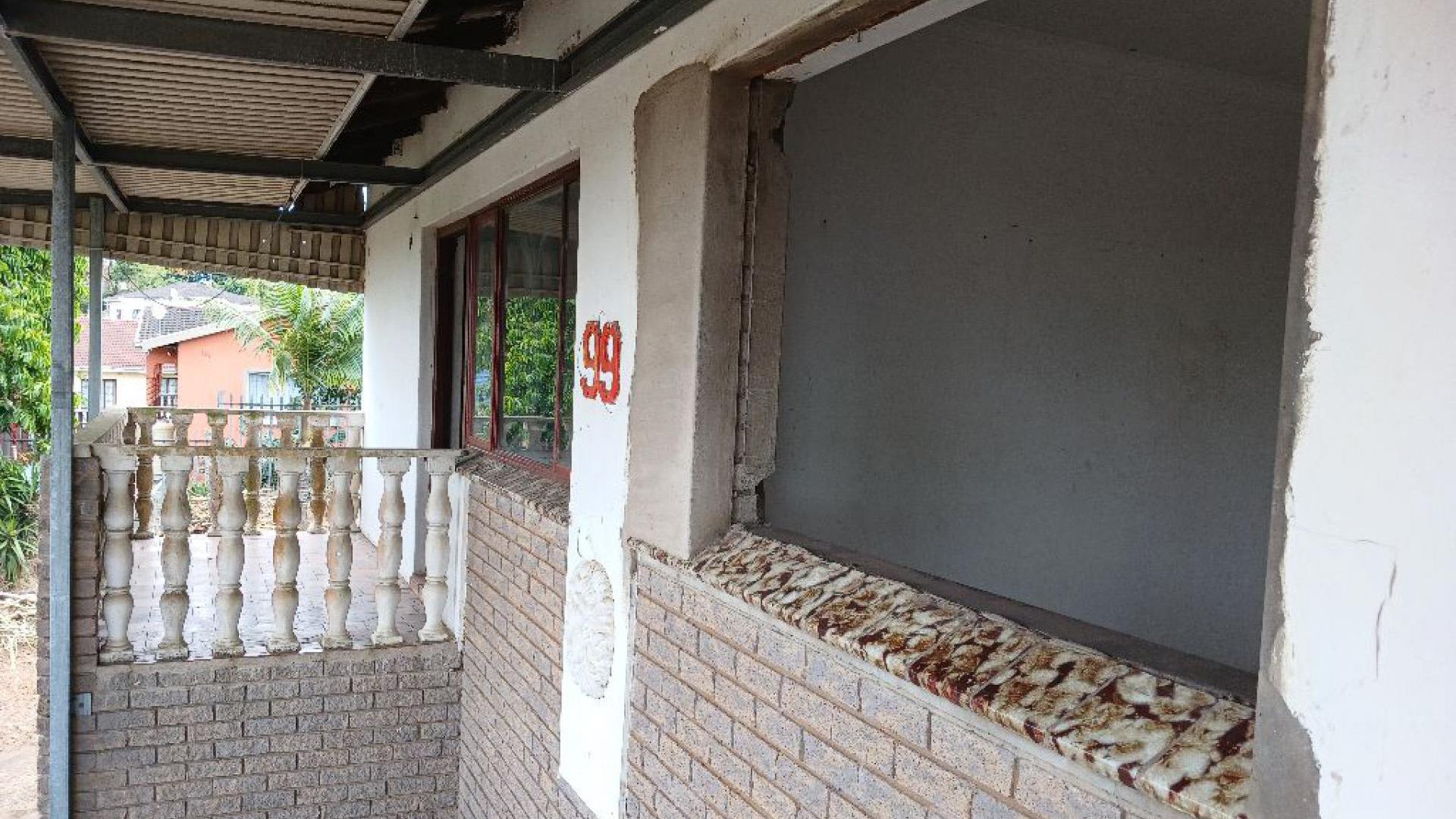 Front View of property in Highridge