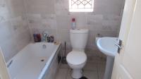 Bathroom 1 - 4 square meters of property in Selcourt