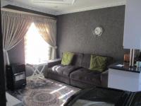 Lounges - 11 square meters of property in Selcourt