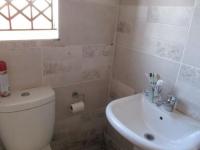 Bathroom 1 - 4 square meters of property in Selcourt