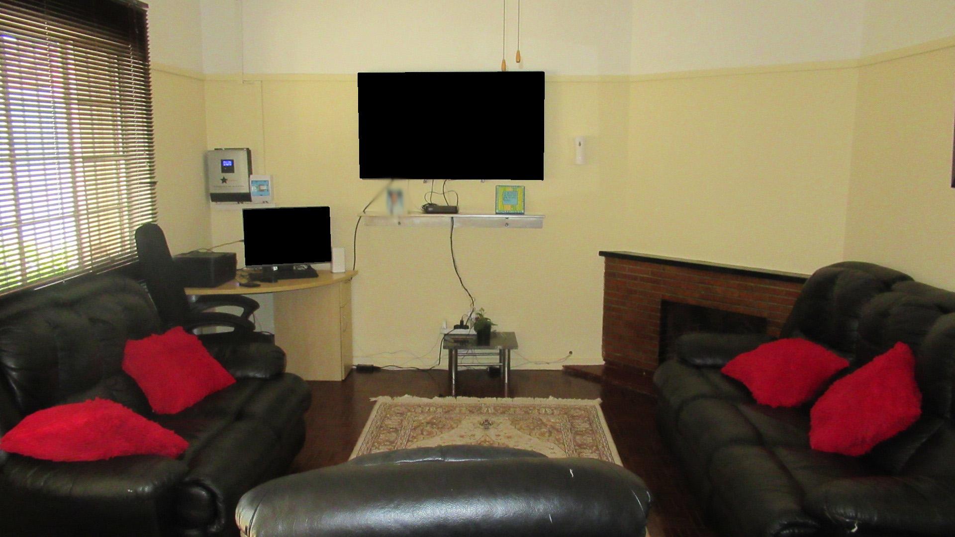 Lounges - 15 square meters of property in Wentworth Park