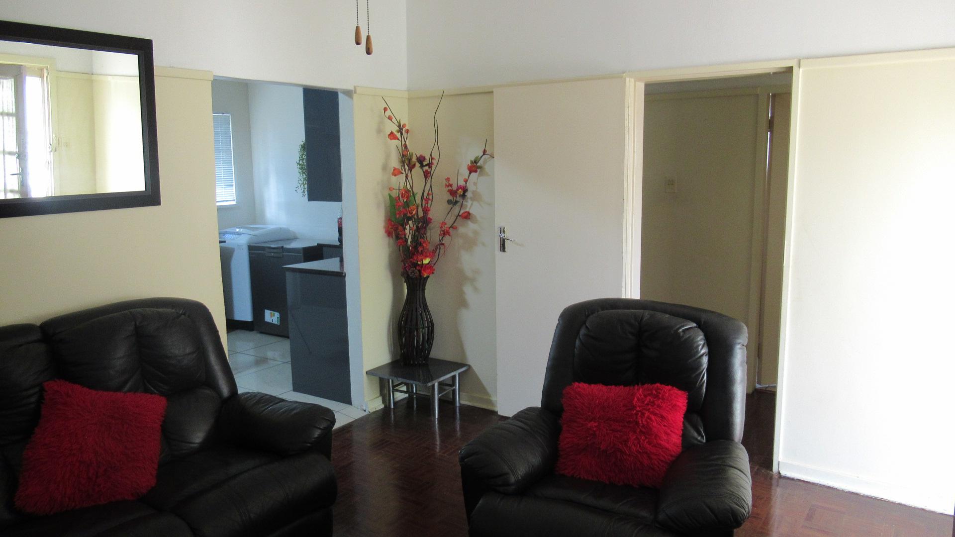 Lounges - 15 square meters of property in Wentworth Park