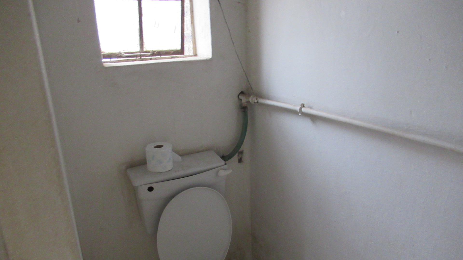 Staff Bathroom - 4 square meters of property in Wentworth Park