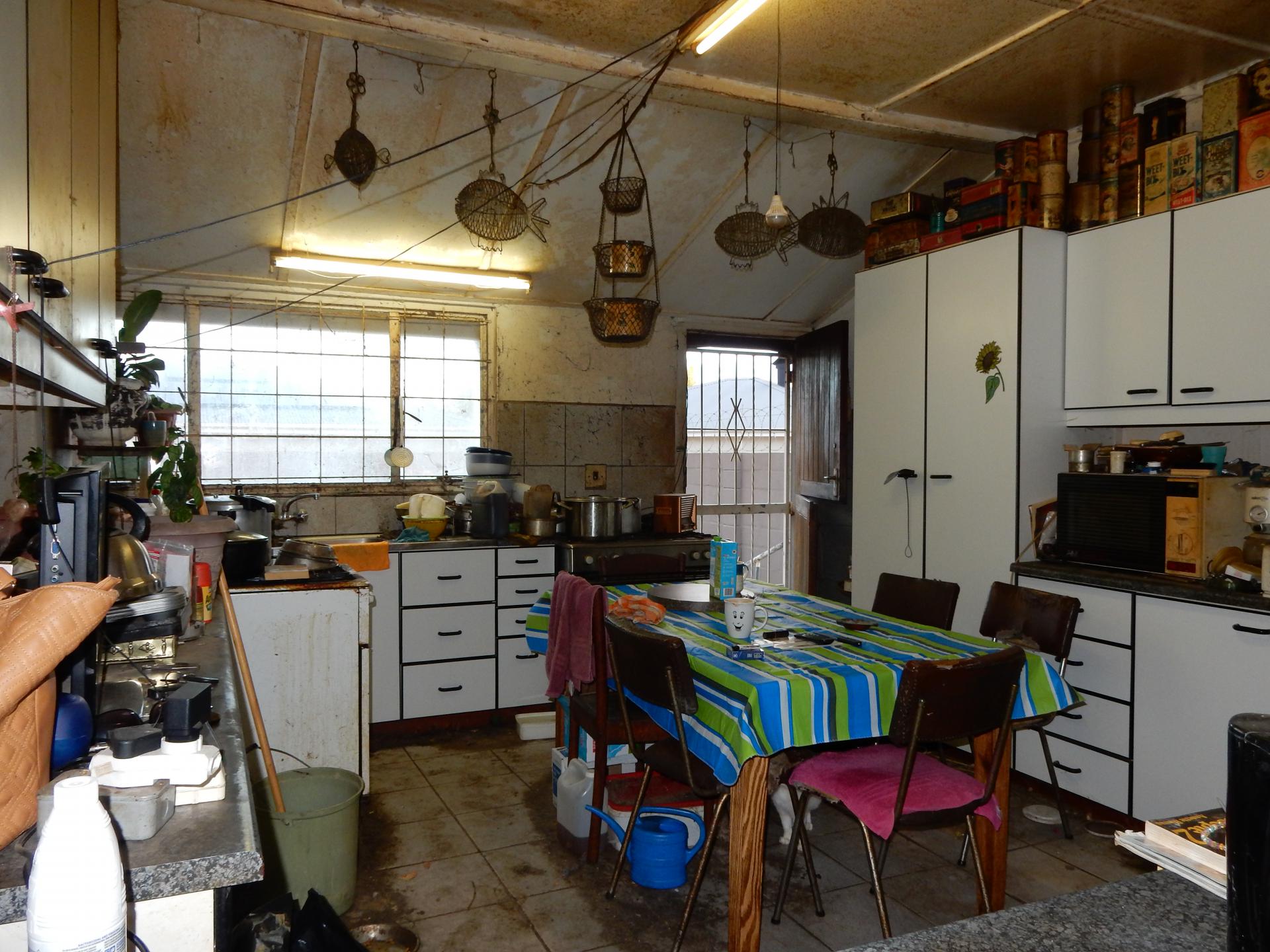 Kitchen of property in Wolseley