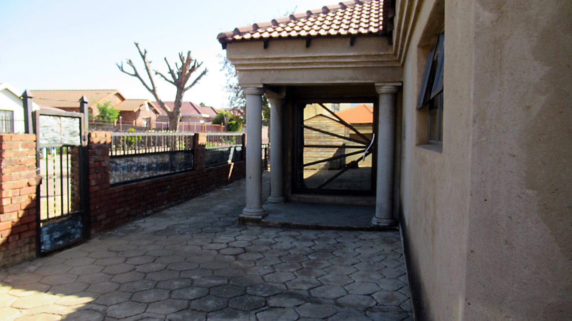 Front View of property in Danville