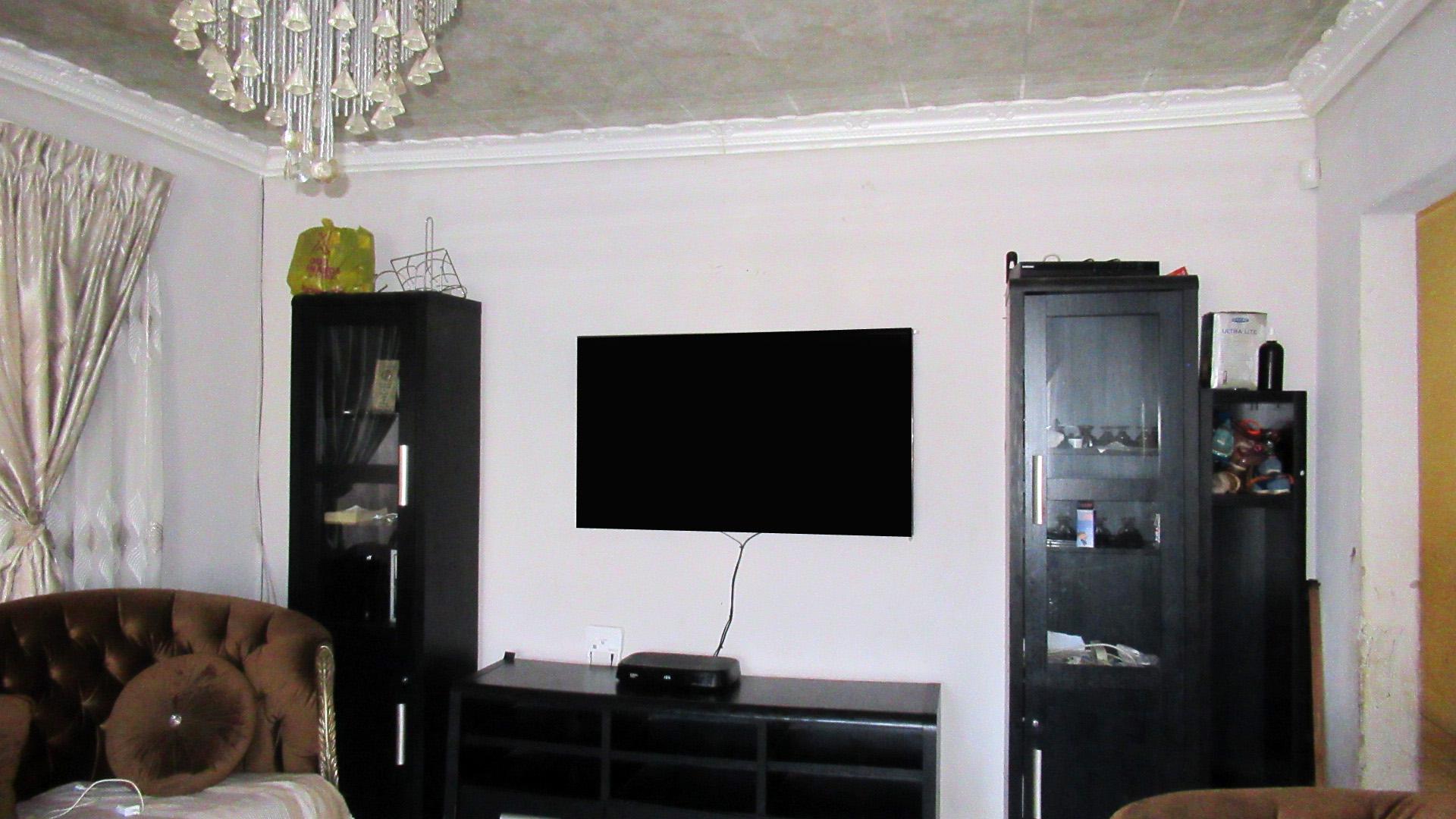 Lounges - 27 square meters of property in Danville