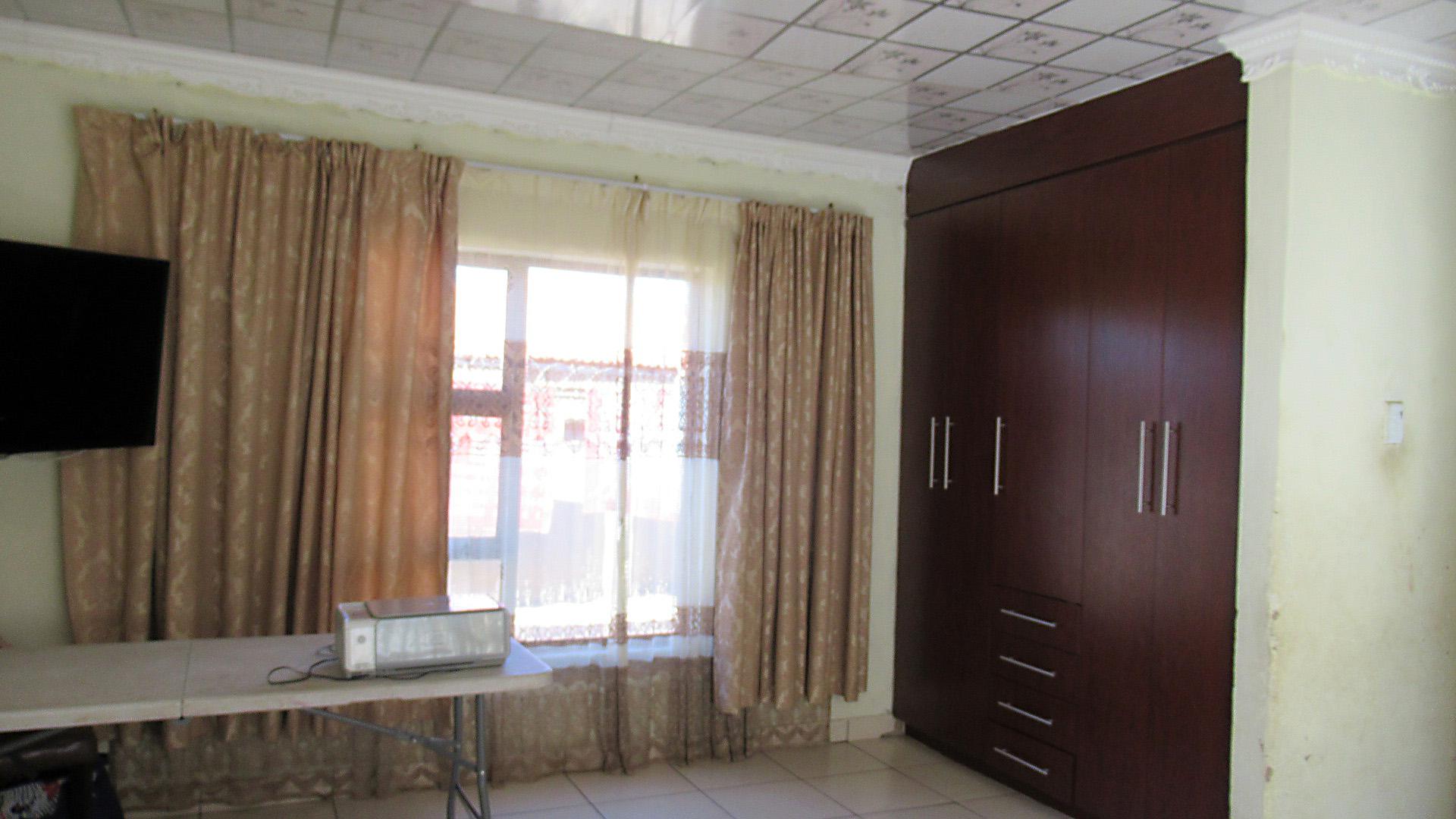 Main Bedroom - 30 square meters of property in Danville