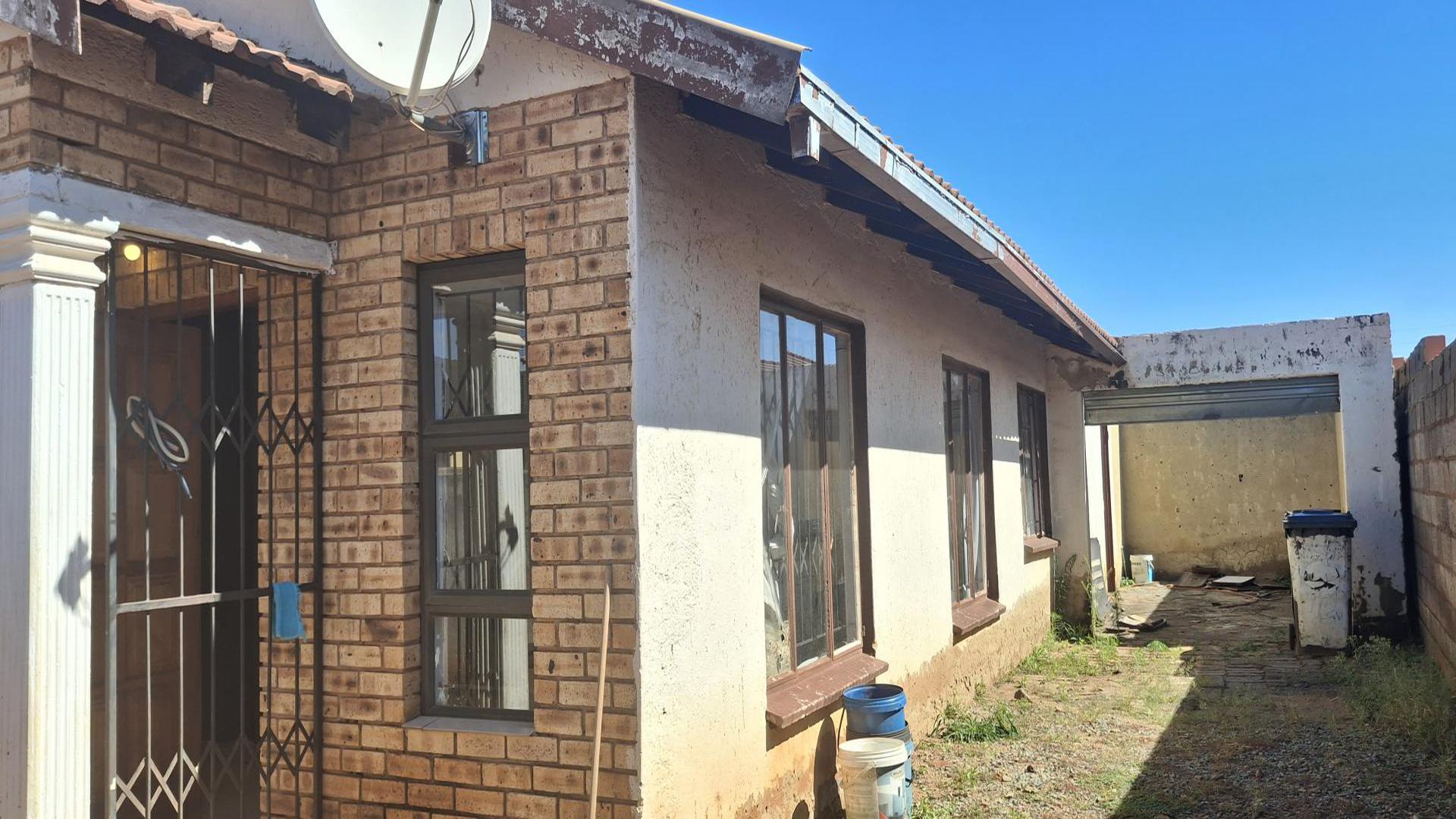 Front View of property in Protea Glen